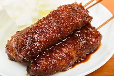 串かつも特製の味噌ダレで・・・